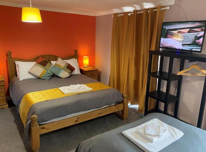 Отель Kings Arms Llandysul Экстерьер фото