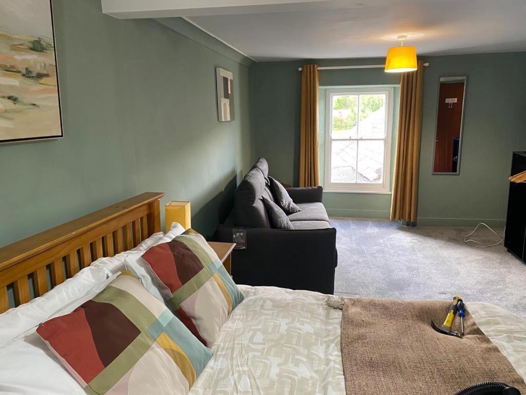 Отель Kings Arms Llandysul Экстерьер фото