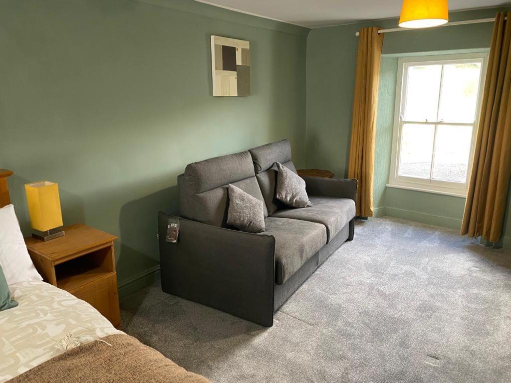 Отель Kings Arms Llandysul Экстерьер фото
